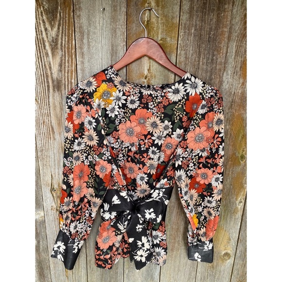 🎯SOLD 🎯colourful floral high neck blouse - Picture 3 of 8